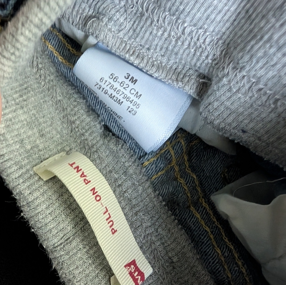 Levi's Classic Blue and Dark Denim Jeans 3-6mths Old Navy Baby Jean - Picture 4 of 6